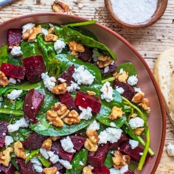 Pancar, Ceviz ve Keçi Peynirli Ispanak Salatası