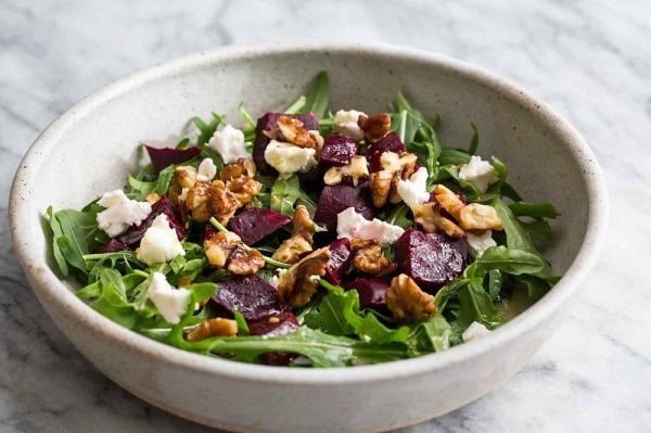 Keçi Peynirli Pancarlı Cevizli Roka Salatası
